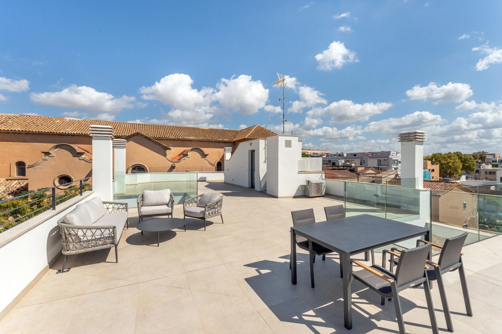 Wunderschönes Duplex-Penthouse mit Dachterrasse und atemberaubendem Meerblick in Molinar