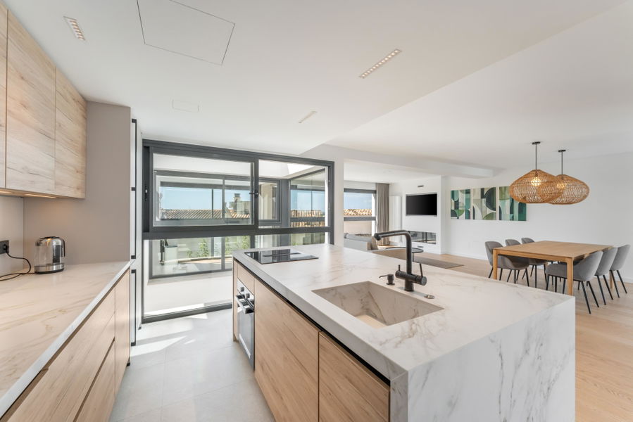 Wunderschönes Duplex-Penthouse mit Dachterrasse und atemberaubendem Meerblick in Molinar