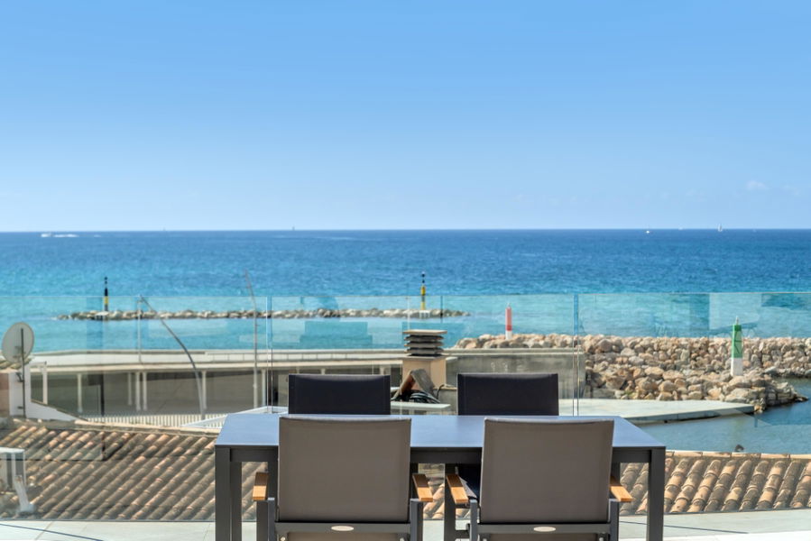 Wunderschönes Duplex-Penthouse mit Dachterrasse und atemberaubendem Meerblick in Molinar