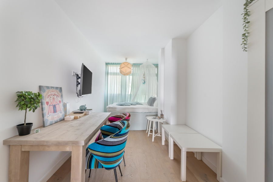 Außergewöhnliche Erstlinien-Residenz zum Verkauf in Portixol, Palma mit großer Strandterrasse, Pool & Parkplatz