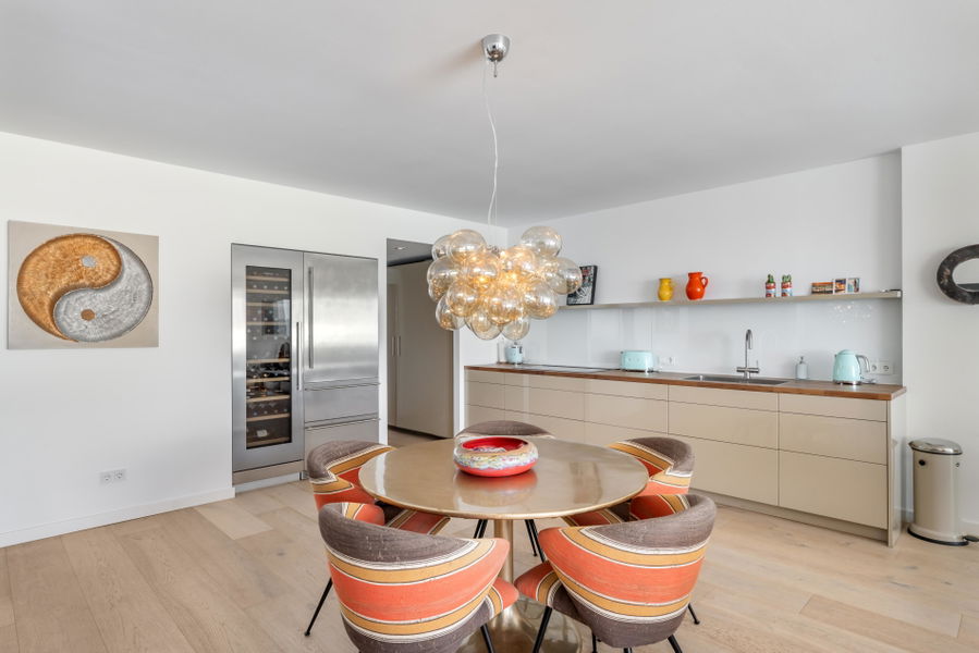 Außergewöhnliche Erstlinien-Residenz zum Verkauf in Portixol, Palma mit großer Strandterrasse, Pool & Parkplatz