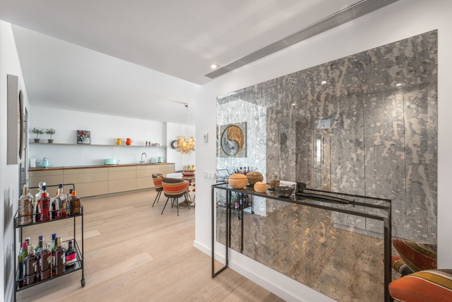 Außergewöhnliche Erstlinien-Residenz zum Verkauf in Portixol, Palma mit großer Strandterrasse, Pool & Parkplatz