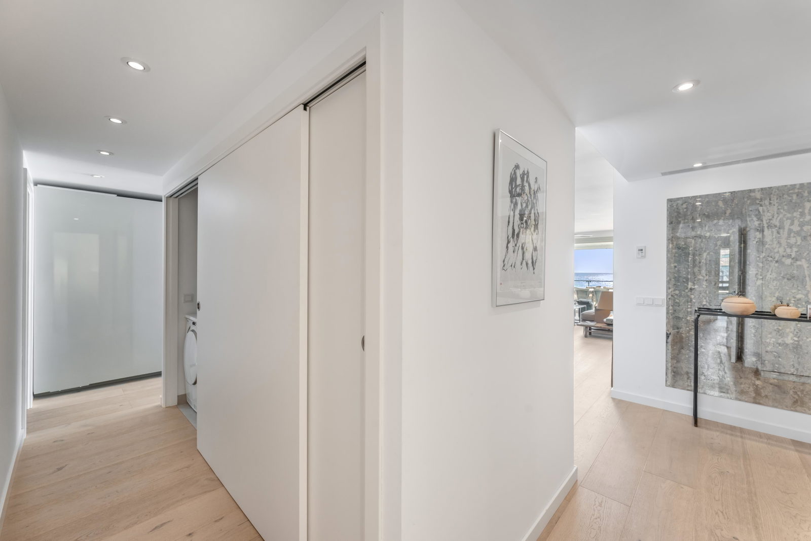 Außergewöhnliche Erstlinien-Residenz zum Verkauf in Portixol, Palma mit großer Strandterrasse, Pool & Parkplatz