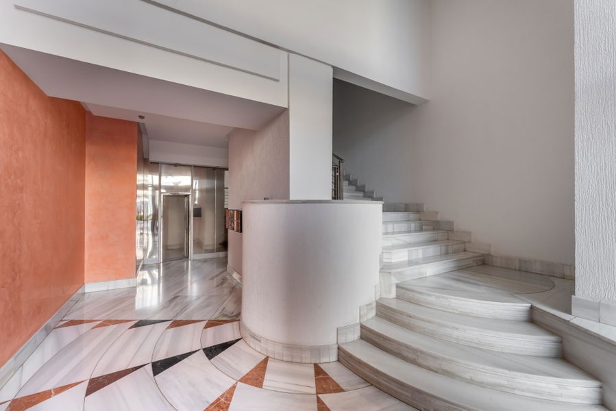 Außergewöhnliche Erstlinien-Residenz zum Verkauf in Portixol, Palma mit großer Strandterrasse, Pool & Parkplatz