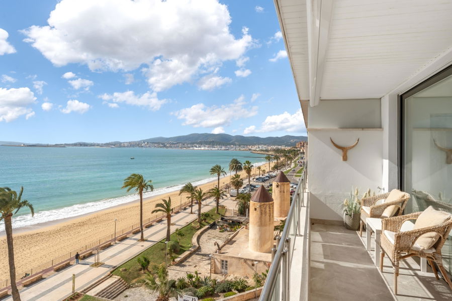 Außergewöhnliche Erstlinien-Residenz zum Verkauf in Portixol, Palma mit großer Strandterrasse, Pool & Parkplatz