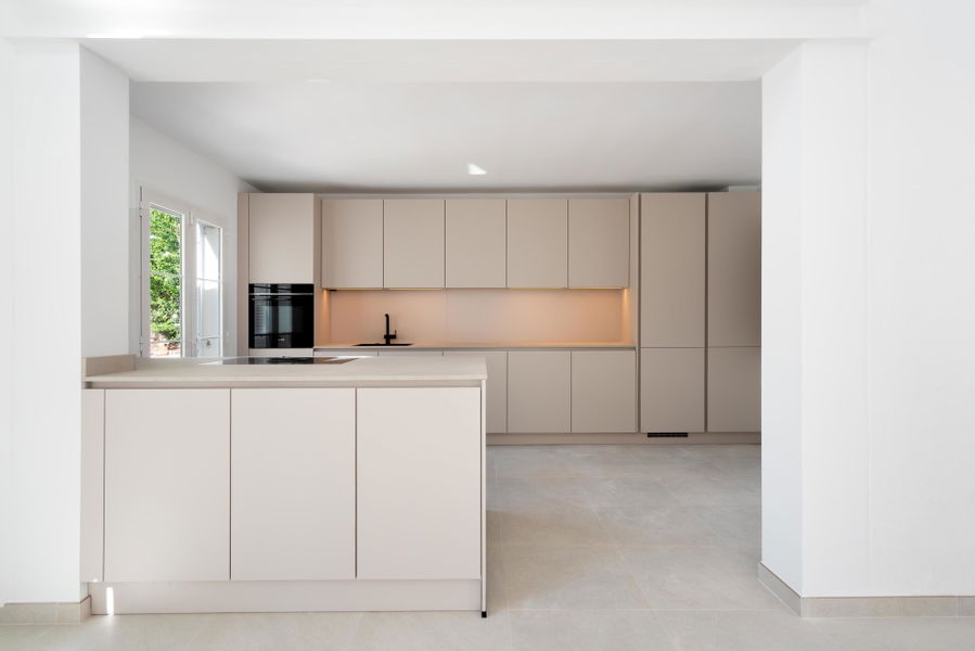 Encantadora residencia mediterránea en Santa Ponsa con apartamento independiente y jardín