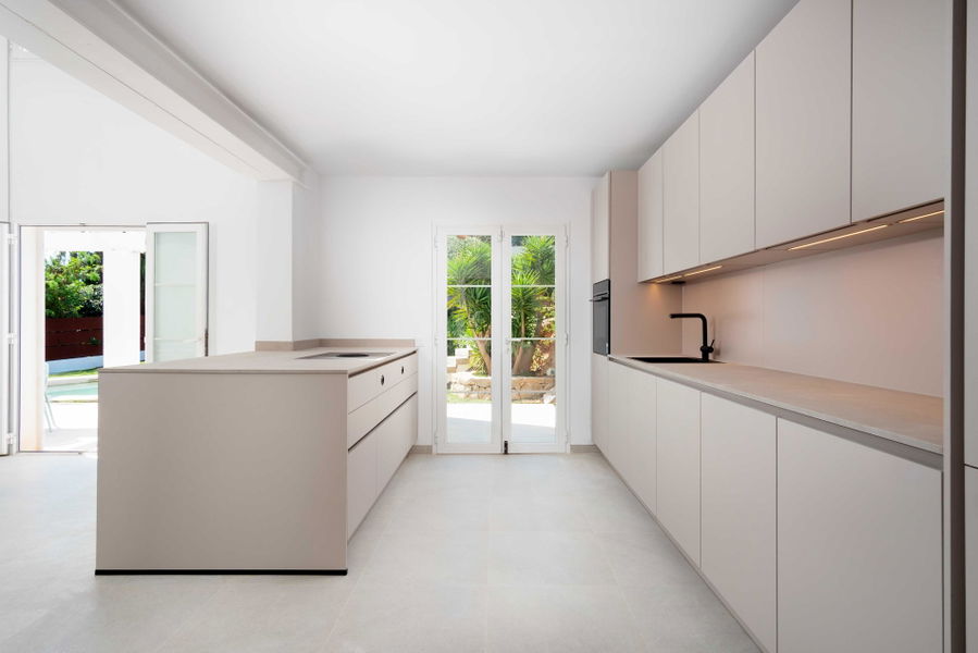 Encantadora residencia mediterránea en Santa Ponsa con apartamento independiente y jardín