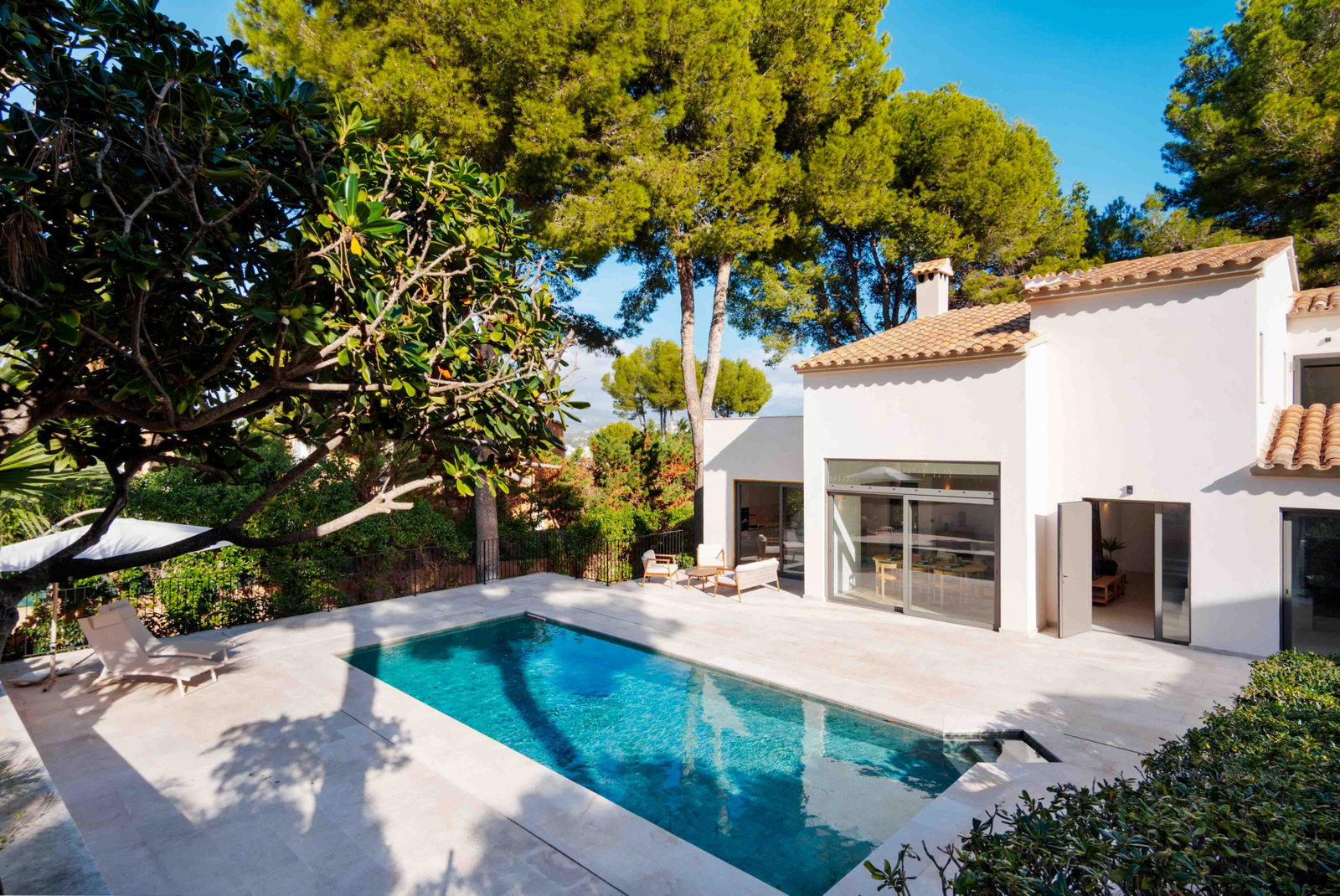 Vollständig renovierte, stilvolle Villa mit Ferienvermietungslizenz und Pool in Nova Santa Ponsa
