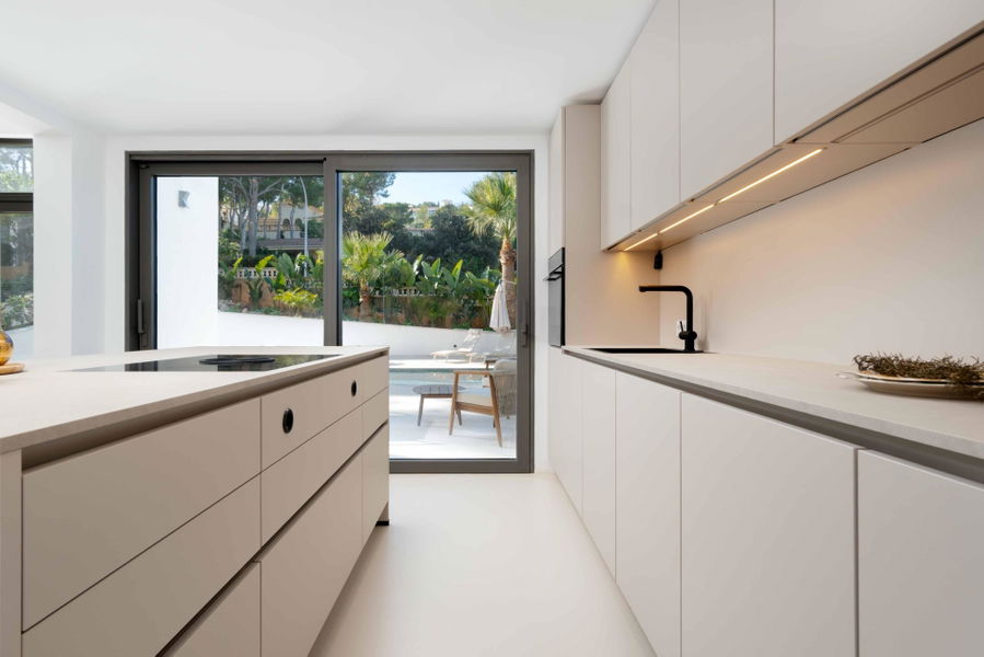 Vollständig renovierte, stilvolle Villa mit Ferienvermietungslizenz und Pool in Nova Santa Ponsa