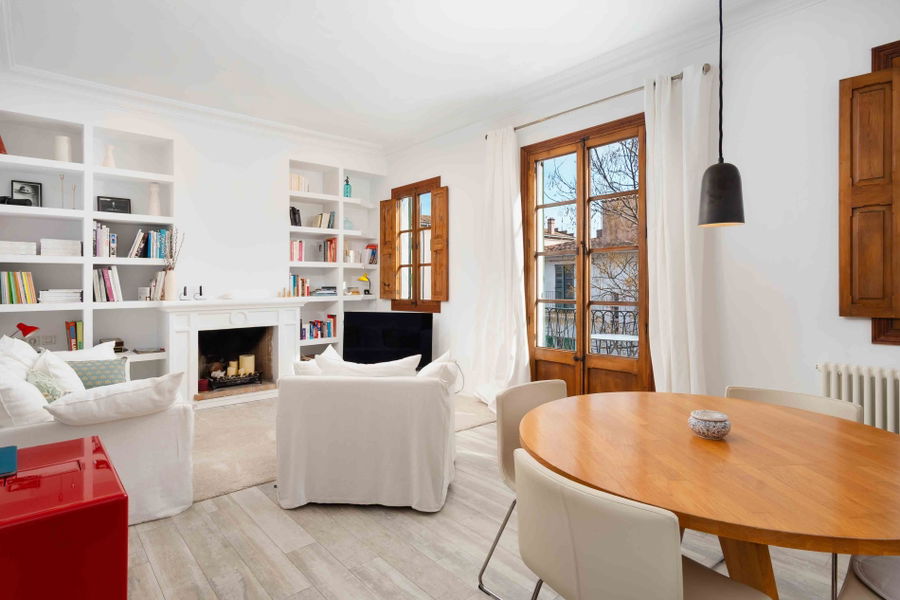 Helles Penthouse-Apartment mit großzügiger Terrasse im Herzen von Santa Catalina