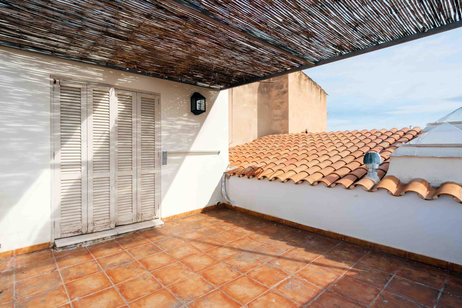 Helles Penthouse-Apartment mit großzügiger Terrasse im Herzen von Santa Catalina