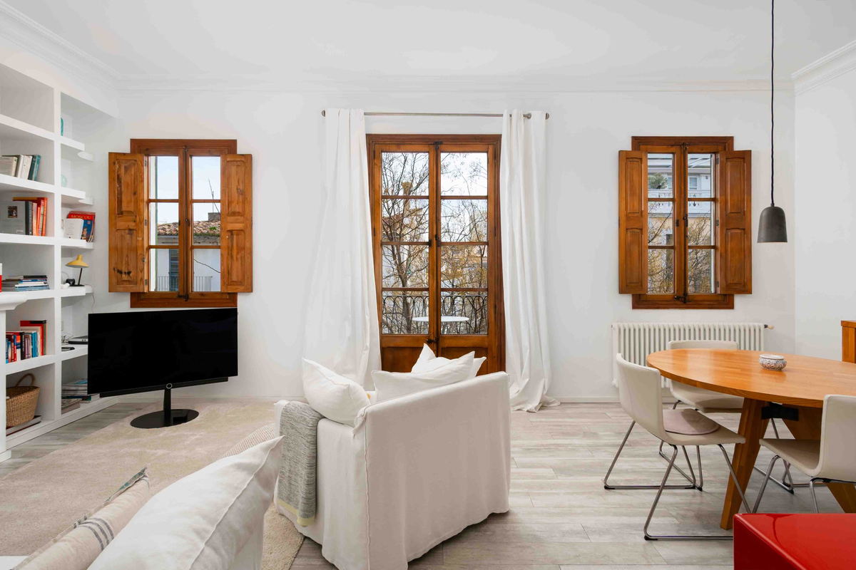 Helles Penthouse-Apartment mit großzügiger Terrasse im Herzen von Santa Catalina