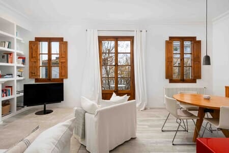 Helles Penthouse-Apartment mit großzügiger Terrasse im Herzen von Santa Catalina