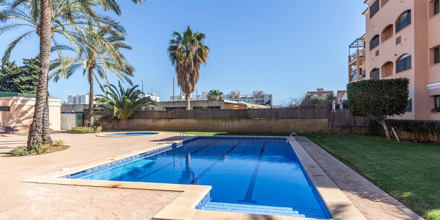 Confortable vivienda familiar en una agradable comunidad con piscina y aparcamiento en Portixol.