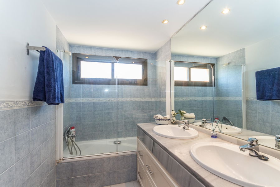 Confortable vivienda familiar en una agradable comunidad con piscina y aparcamiento en Portixol.