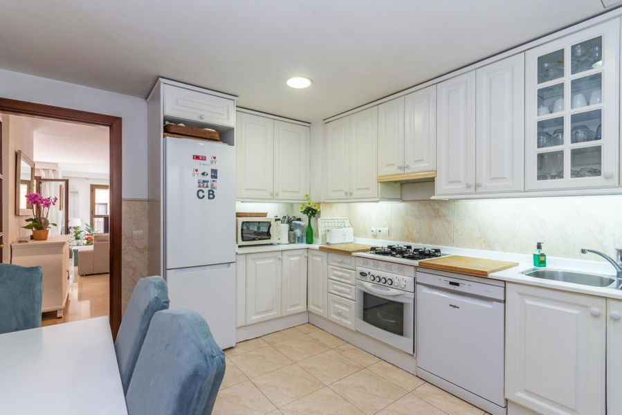Confortable vivienda familiar en una agradable comunidad con piscina y aparcamiento en Portixol.