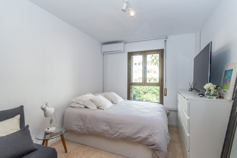 Confortable vivienda familiar en una agradable comunidad con piscina y aparcamiento en Portixol.
