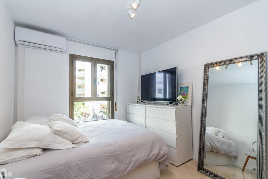 Confortable vivienda familiar en una agradable comunidad con piscina y aparcamiento en Portixol.