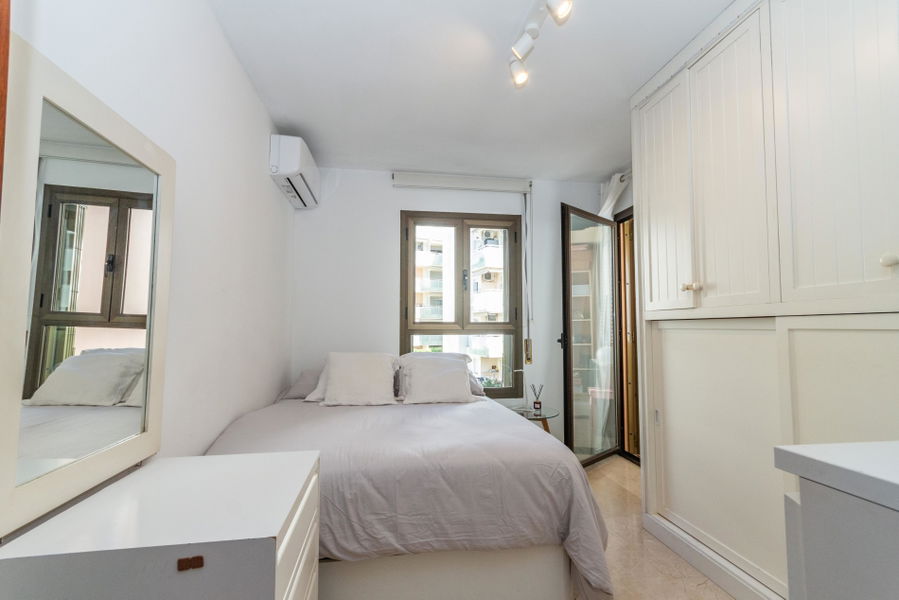 Confortable vivienda familiar en una agradable comunidad con piscina y aparcamiento en Portixol.