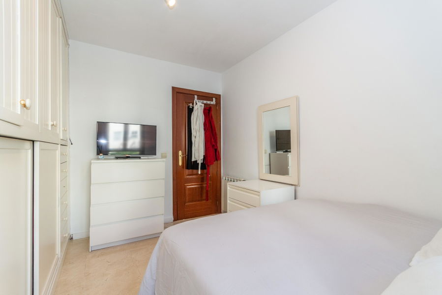 Confortable vivienda familiar en una agradable comunidad con piscina y aparcamiento en Portixol.