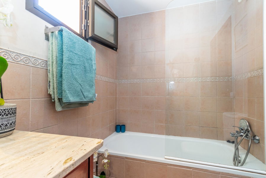 Confortable vivienda familiar en una agradable comunidad con piscina y aparcamiento en Portixol.