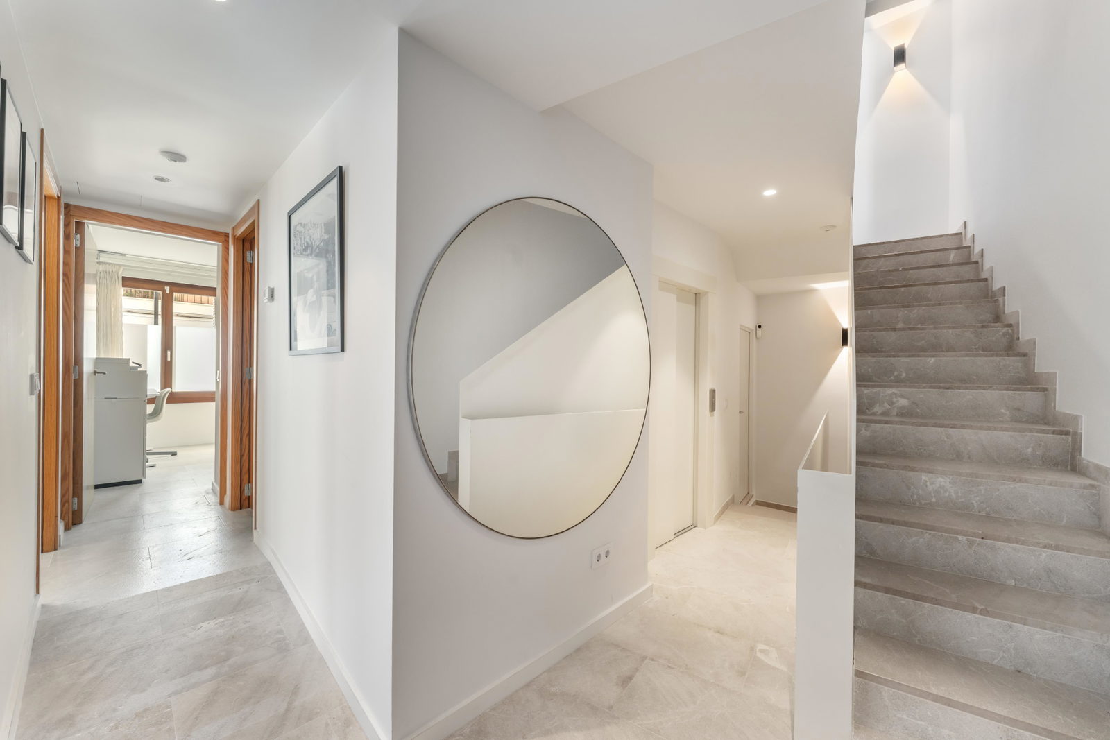 Luxuriöses Haus mit Meerblick in Molinar zu verkaufen – mit Terrasse, Pool, Aufzug und Parkplatz
