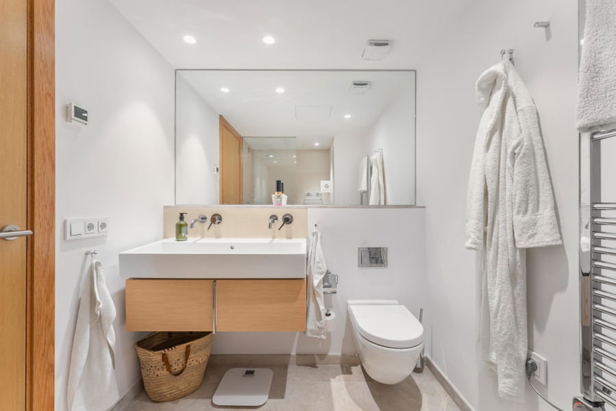 Luxuriöses Haus mit Meerblick in Molinar zu verkaufen – mit Terrasse, Pool, Aufzug und Parkplatz