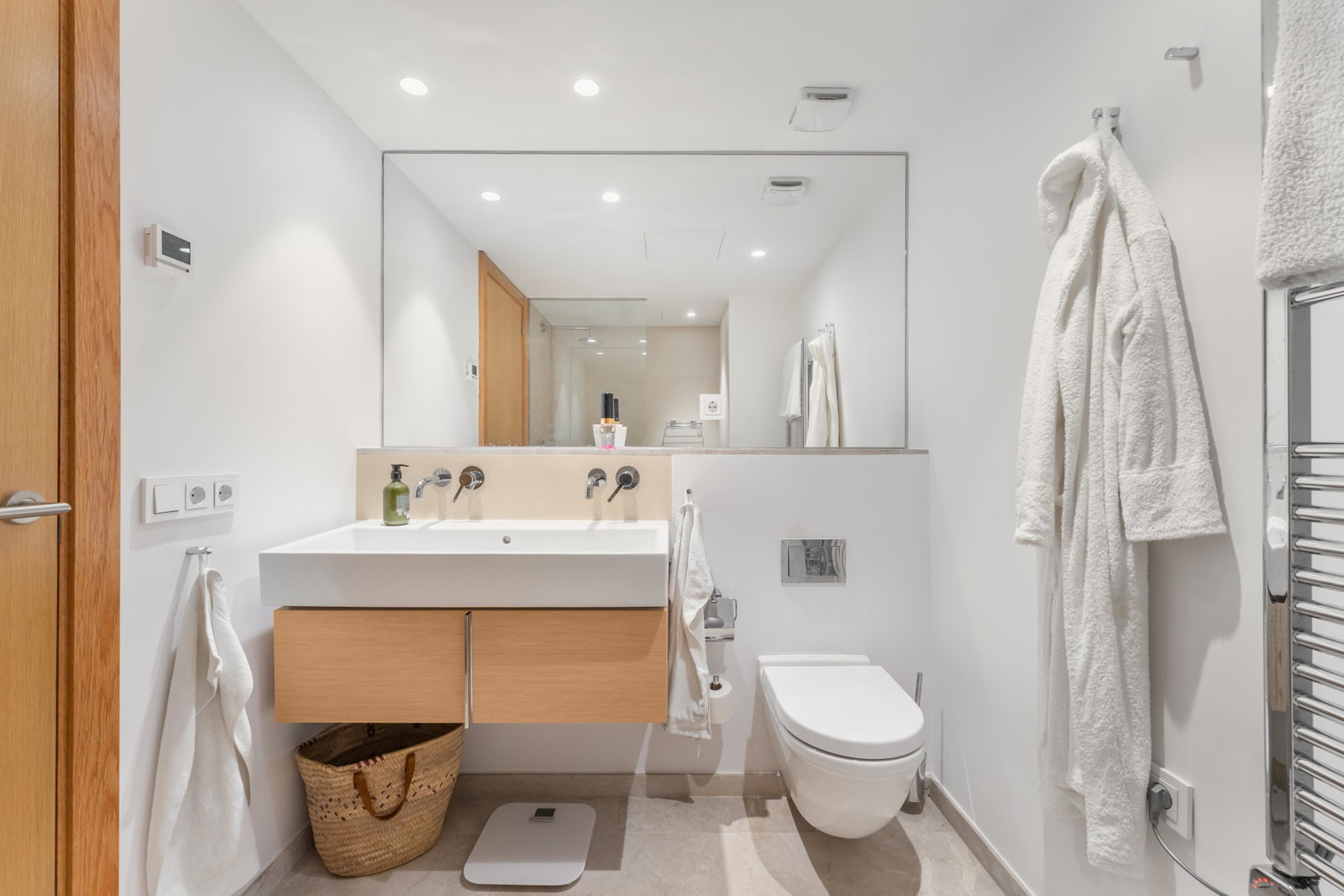Luxuriöses Haus mit Meerblick in Molinar zu verkaufen – mit Terrasse, Pool, Aufzug und Parkplatz