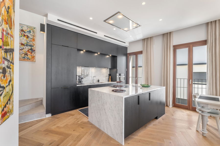 Luxuriöses Haus mit Meerblick in Molinar zu verkaufen – mit Terrasse, Pool, Aufzug und Parkplatz