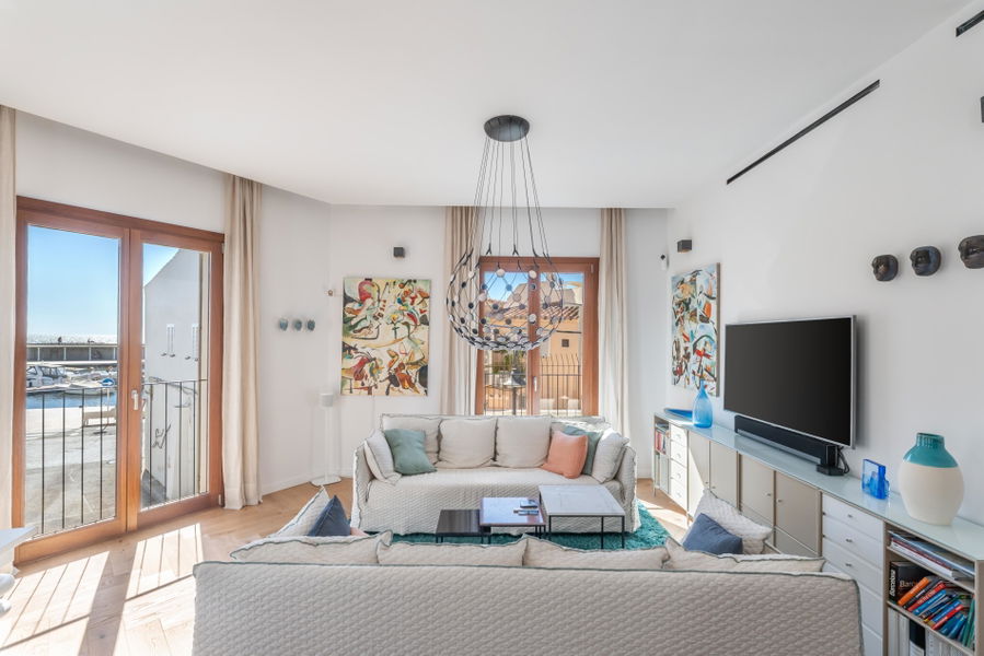 Luxuriöses Haus mit Meerblick in Molinar zu verkaufen – mit Terrasse, Pool, Aufzug und Parkplatz