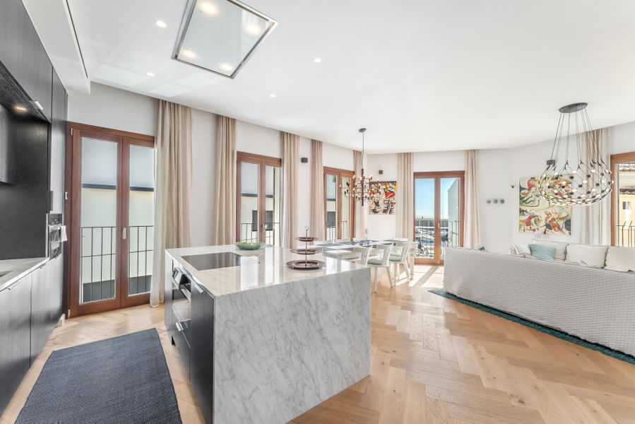 Luxuriöses Haus mit Meerblick in Molinar zu verkaufen – mit Terrasse, Pool, Aufzug und Parkplatz
