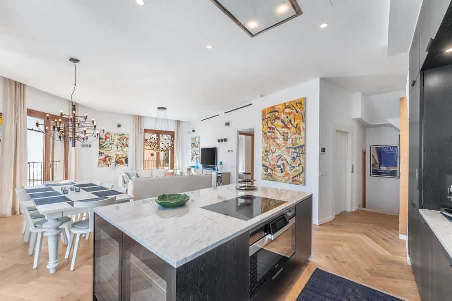 Luxuriöses Haus mit Meerblick in Molinar zu verkaufen – mit Terrasse, Pool, Aufzug und Parkplatz