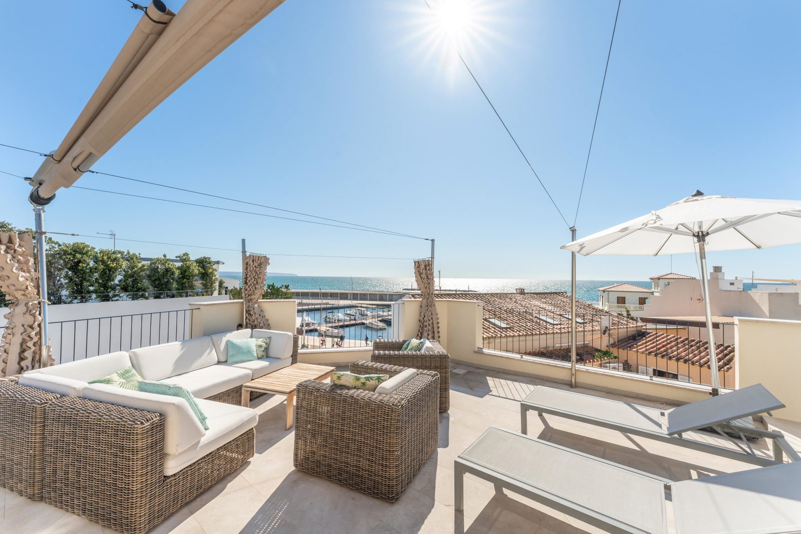 Luxuriöses Haus mit Meerblick in Molinar zu verkaufen – mit Terrasse, Pool, Aufzug und Parkplatz