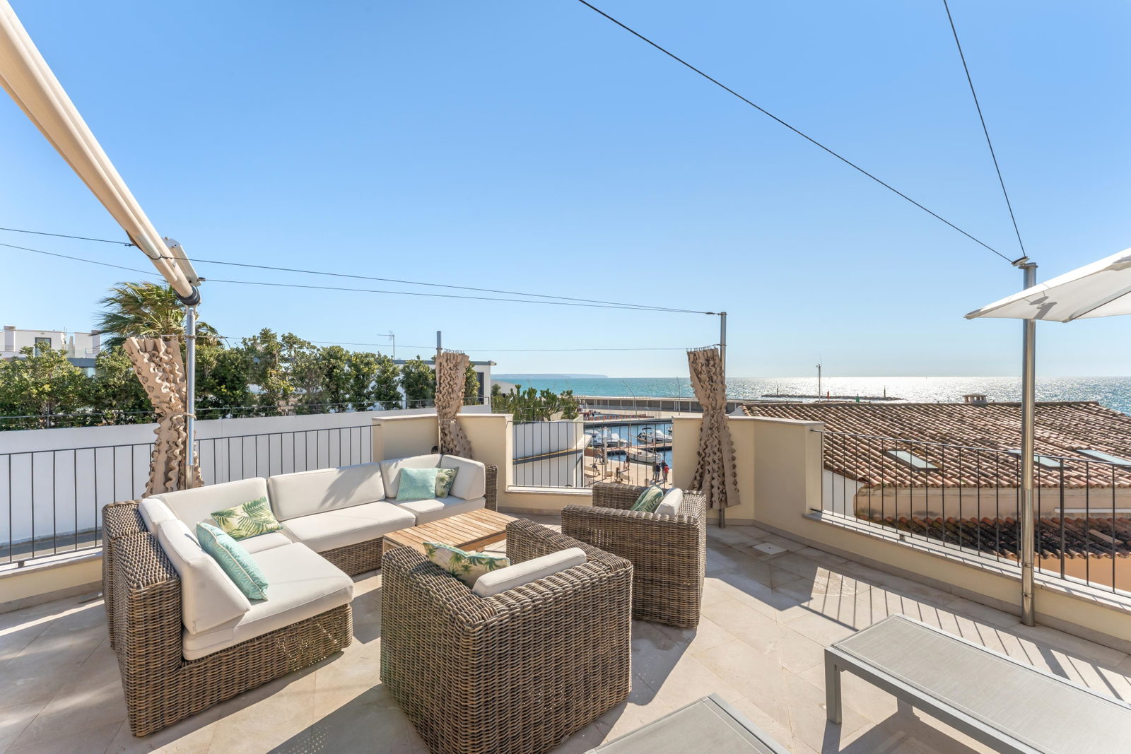 Luxuriöses Haus mit Meerblick in Molinar zu verkaufen – mit Terrasse, Pool, Aufzug und Parkplatz
