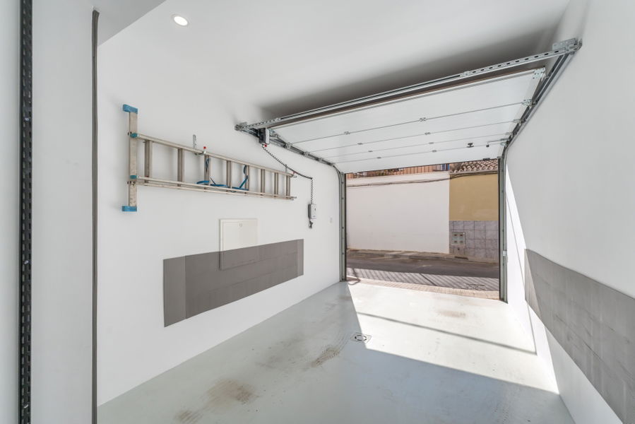 Luxuriöses Haus mit Meerblick in Molinar zu verkaufen – mit Terrasse, Pool, Aufzug und Parkplatz