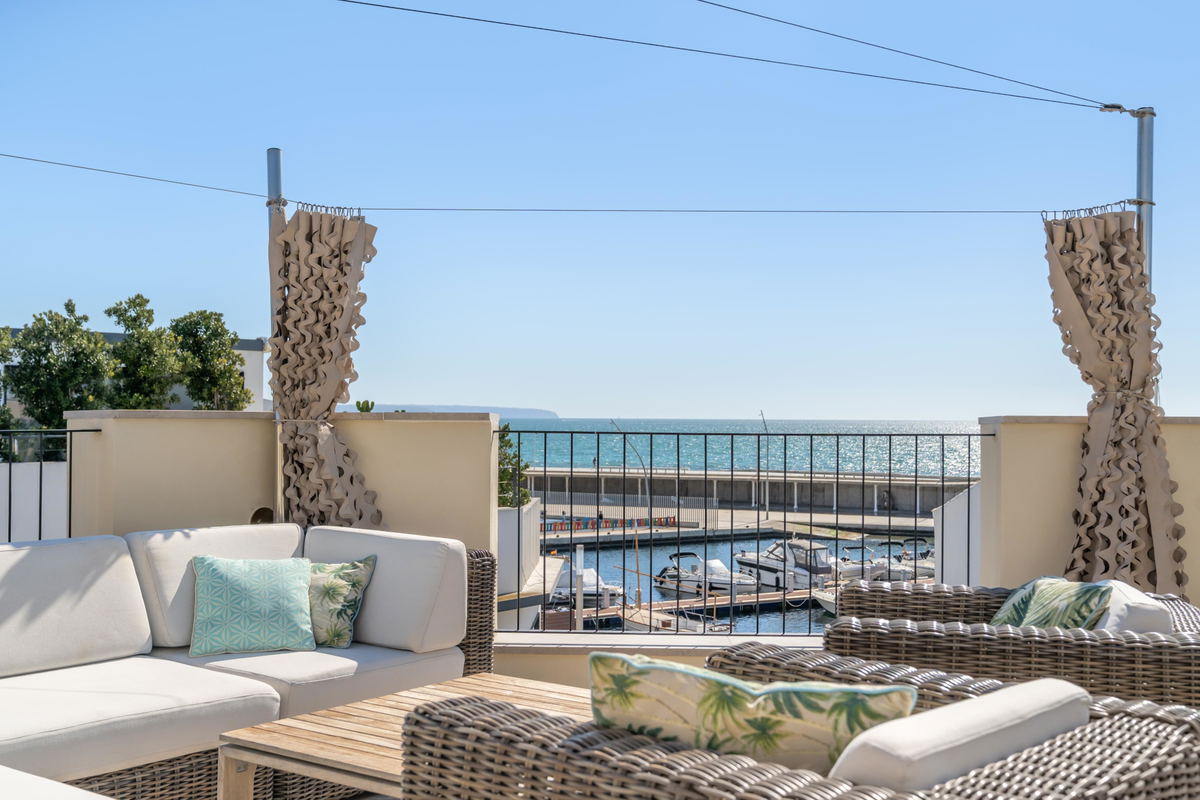 Luxury sea view house for sale in Molinar with terrace, pool, lift & parking