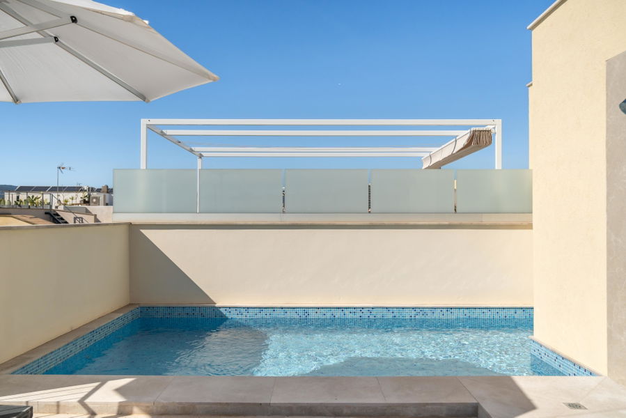 Luxuriöses Haus mit Meerblick in Molinar zu verkaufen – mit Terrasse, Pool, Aufzug und Parkplatz