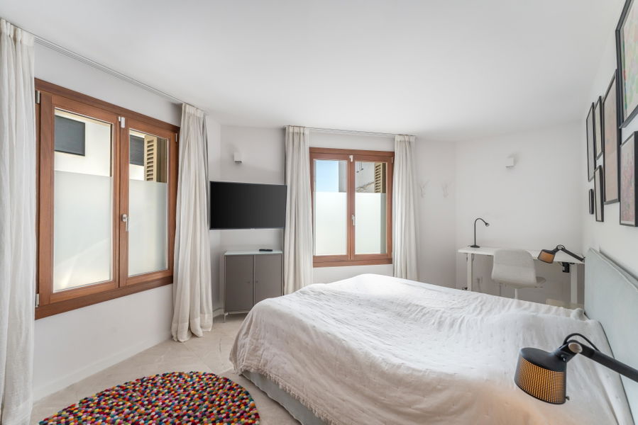 Luxuriöses Haus mit Meerblick in Molinar zu verkaufen – mit Terrasse, Pool, Aufzug und Parkplatz