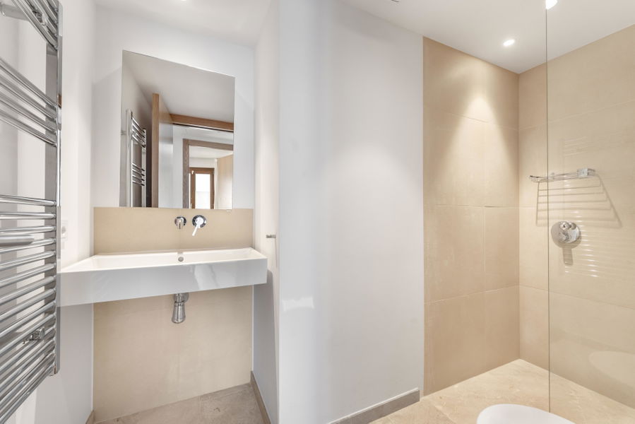 Luxuriöses Haus mit Meerblick in Molinar zu verkaufen – mit Terrasse, Pool, Aufzug und Parkplatz