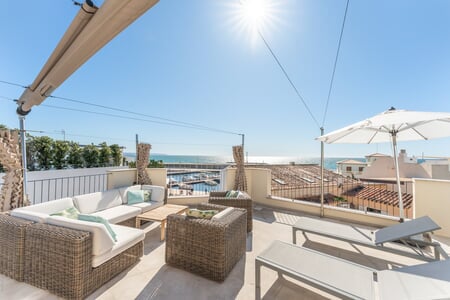 Lyxigt hus med havsutsikt till salu i Molinar med terrass, pool, hiss & parkering