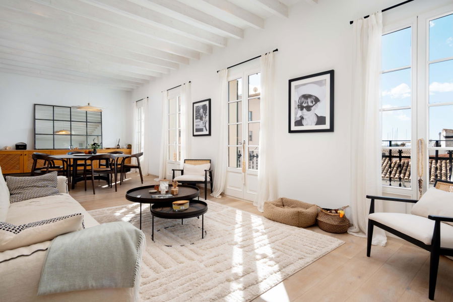 Luxuriöses Duplex-Penthouse mit Meerblick von der beeindruckenden Dachterrasse in Santa Catalina