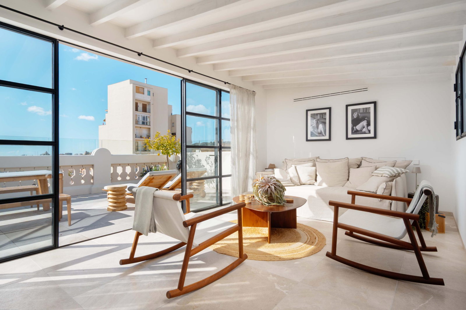 Luxuriöses Duplex-Penthouse mit Meerblick von der beeindruckenden Dachterrasse in Santa Catalina