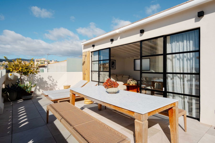 Luxuriöses Duplex-Penthouse mit Meerblick von der beeindruckenden Dachterrasse in Santa Catalina