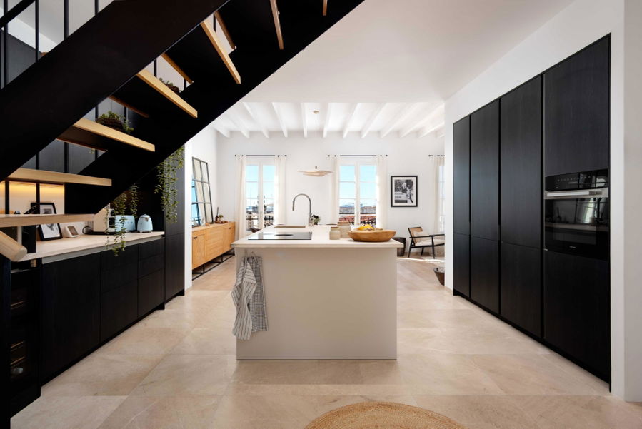 Luxuriöses Duplex-Penthouse mit Meerblick von der beeindruckenden Dachterrasse in Santa Catalina