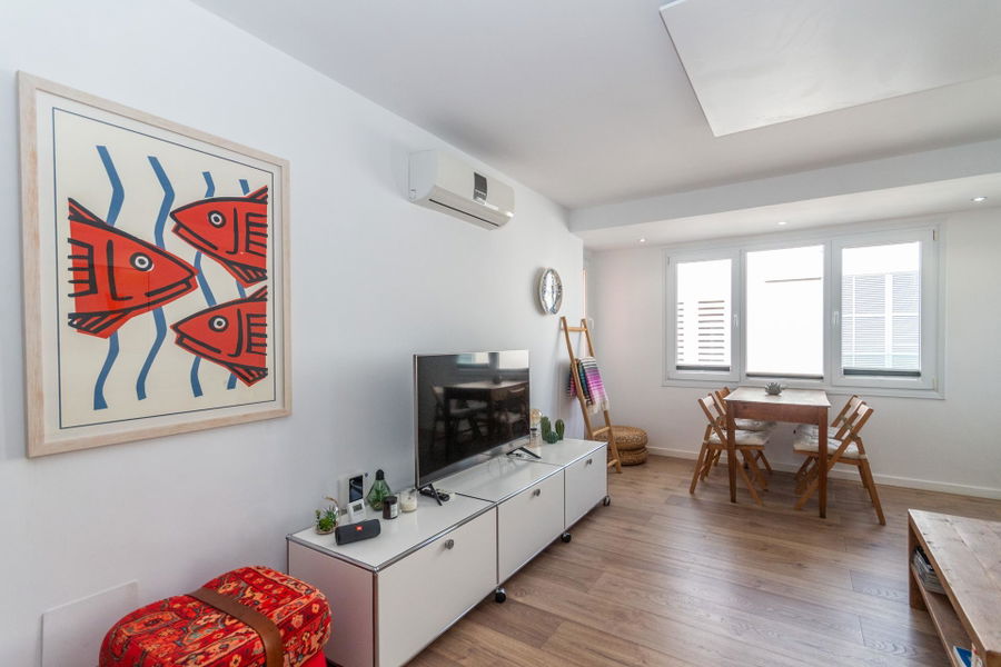 Stylish beach apartment for sale in Molinar – just 200 metres from the sea
