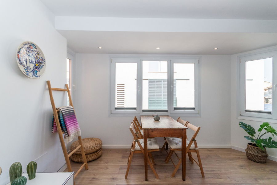 Stylish beach apartment for sale in Molinar – just 200 metres from the sea