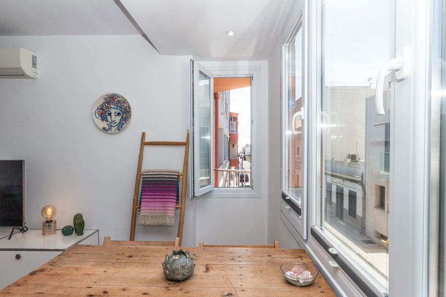 Stylish beach apartment for sale in Molinar – just 200 metres from the sea