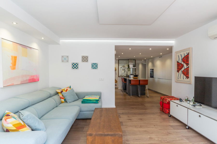 Stylish beach apartment for sale in Molinar – just 200 metres from the sea
