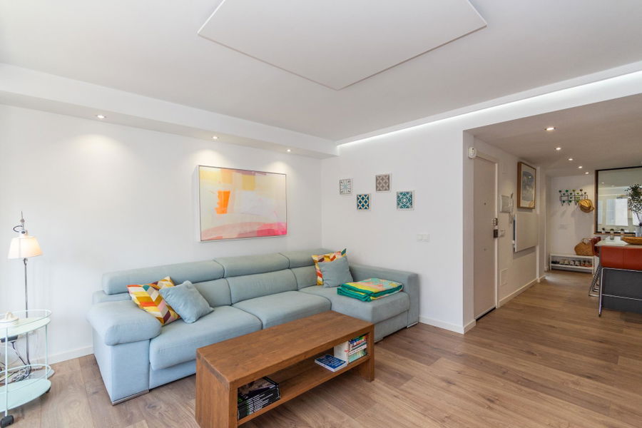 Stylish beach apartment for sale in Molinar – just 200 metres from the sea