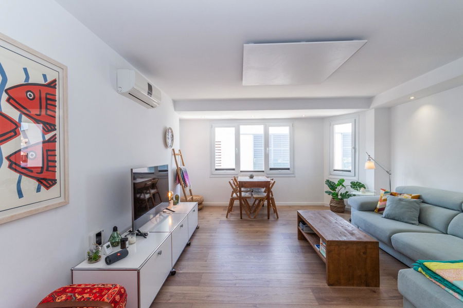Stylish beach apartment for sale in Molinar – just 200 metres from the sea